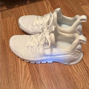 Nike Women’s White Lace-Up Sneaker